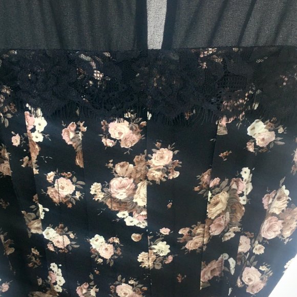Black Floral Cap Sleeve Dress - Picture 3 of 5